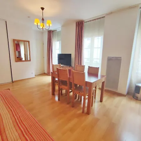 Ostal, T3, Centre Luchon, Wifi, Casier A Skis, Ascenseur, 6 Personnes
